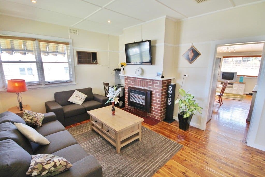 23 Karabah Avenue, Young NSW 2594, Young - Thumbnail 3