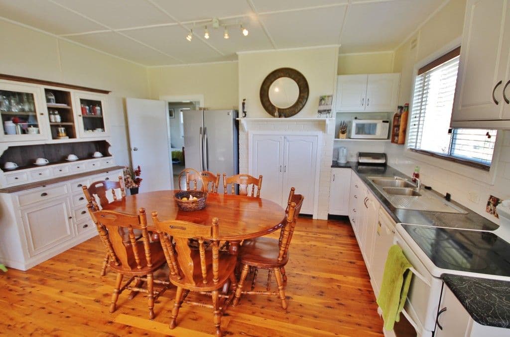 23 Karabah Avenue, Young NSW 2594, Young - Thumbnail 5