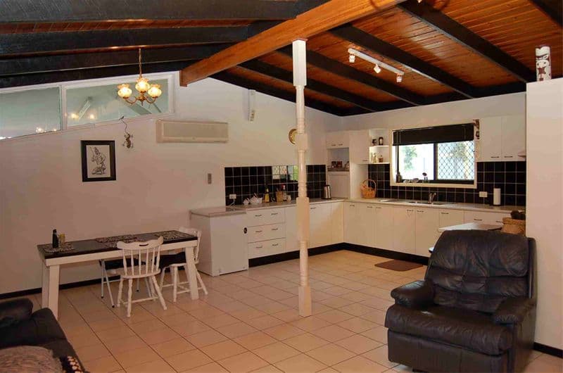 16   Clonmel Street, REGENTS PARK QLD 4118, Regents Park - Thumbnail 3