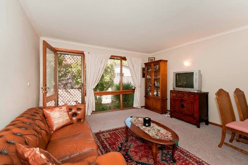 24 Booth Street, QUEANBEYAN NSW 2620, Queanbeyan East - Thumbnail 2