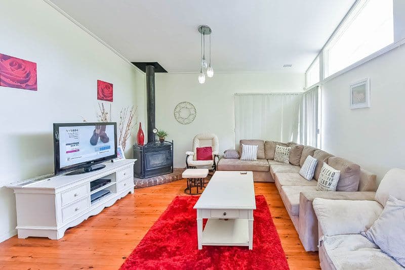 40 Lawn Avenue, Bradbury - Thumbnail 2