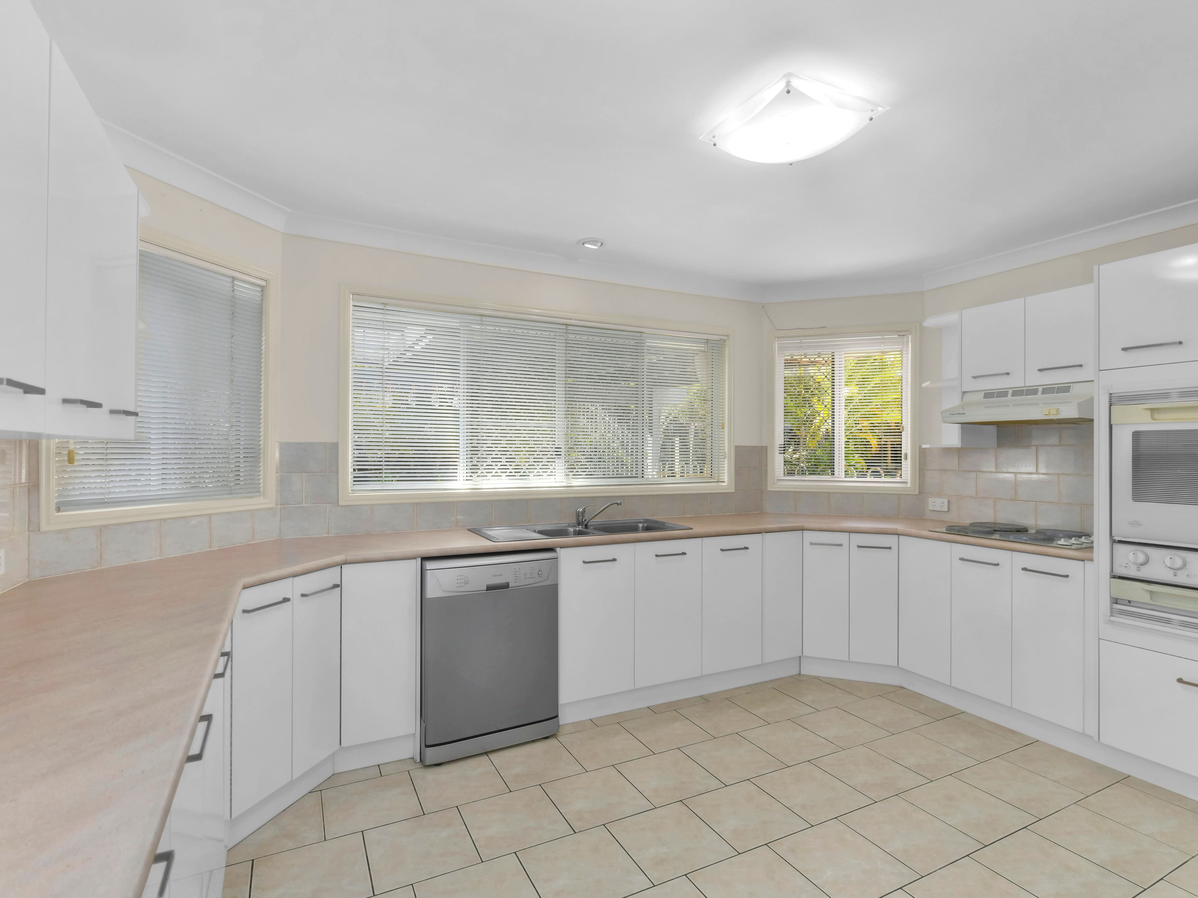 9 Blaxland Close, Albany Creek QLD 4035, Albany Creek - Thumbnail 7