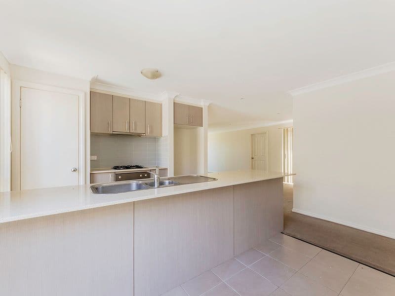 14 Caldicott Crescent, Point Cook VIC 3030, Point Cook - Thumbnail 2