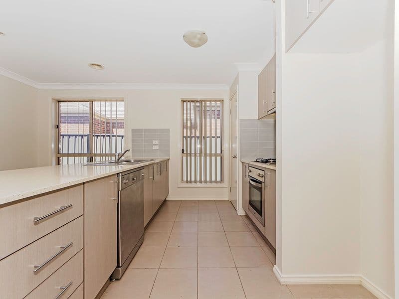 14 Caldicott Crescent, Point Cook VIC 3030, Point Cook - Thumbnail 3