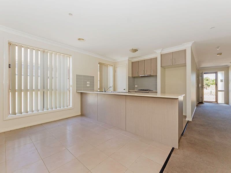 14 Caldicott Crescent, Point Cook VIC 3030, Point Cook - Thumbnail 4