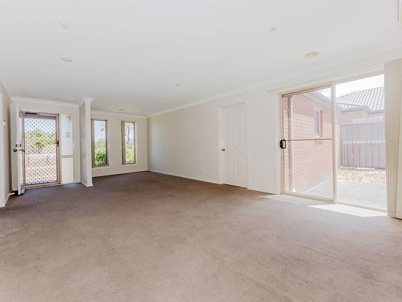 14 Caldicott Crescent, Point Cook VIC 3030, Point Cook - Thumbnail 5