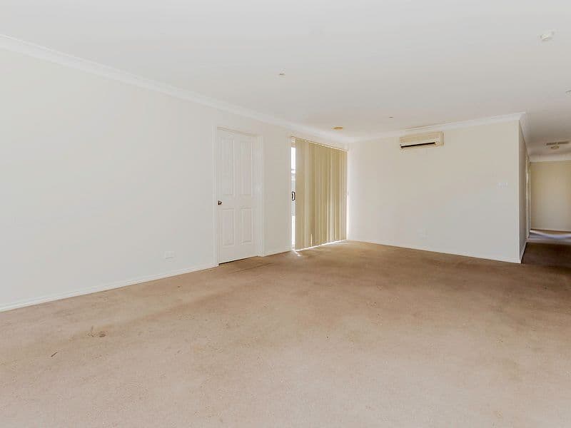 14 Caldicott Crescent, Point Cook VIC 3030, Point Cook - Thumbnail 7