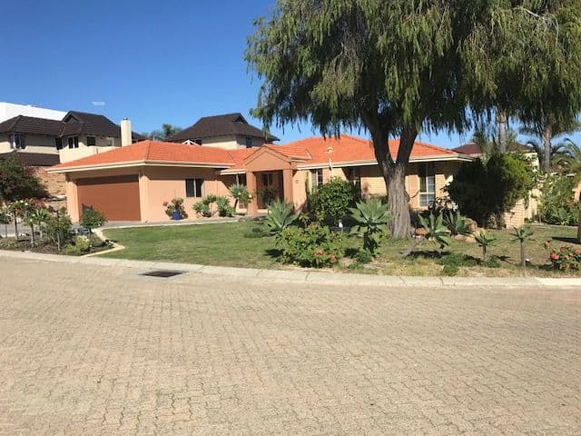 2 Cadiz Court, Sorrento WA 6020, Sorrento - Thumbnail 2