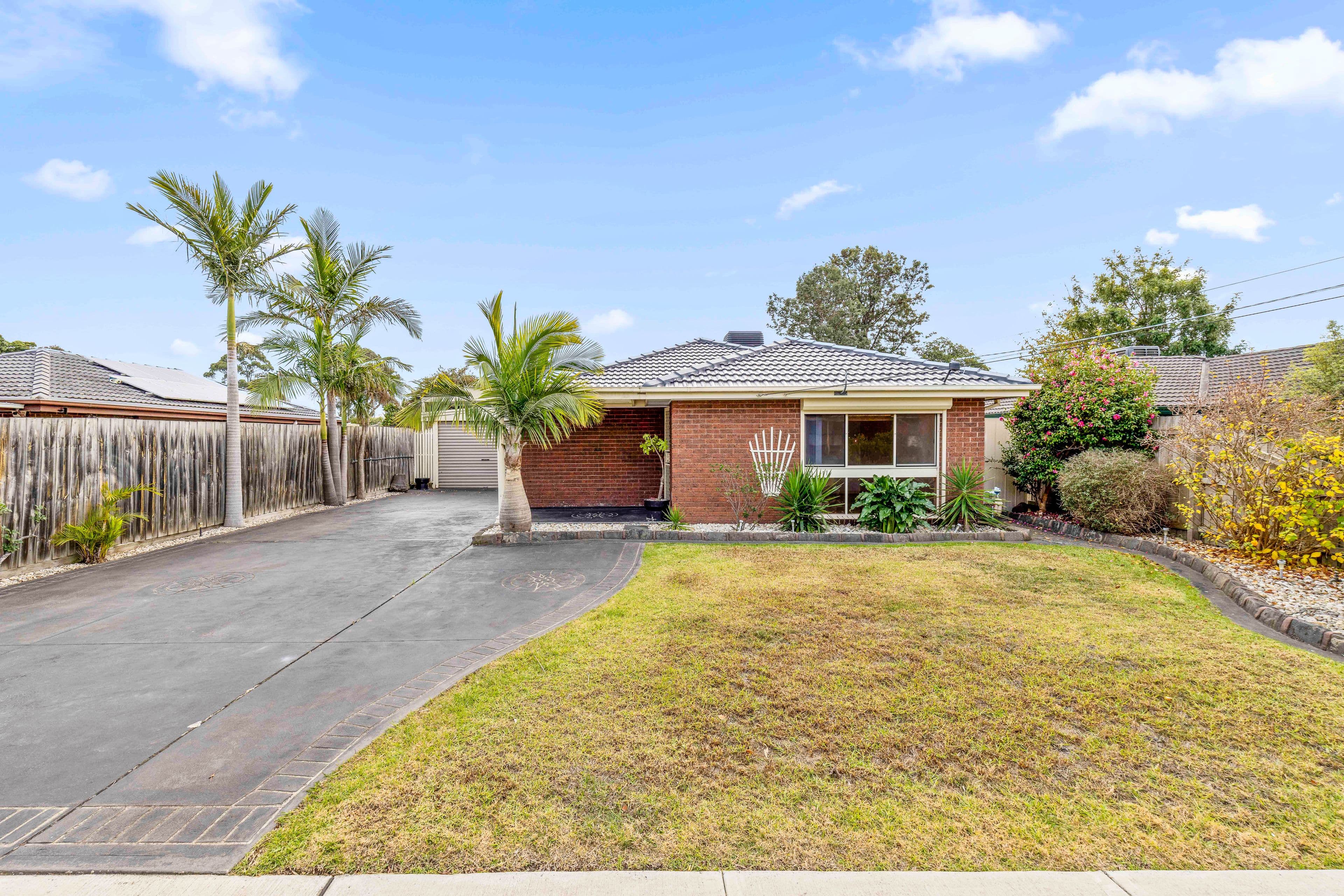 11 Clairmont Avenue, Cranbourne VIC 3977, Cranbourne - Thumbnail 2