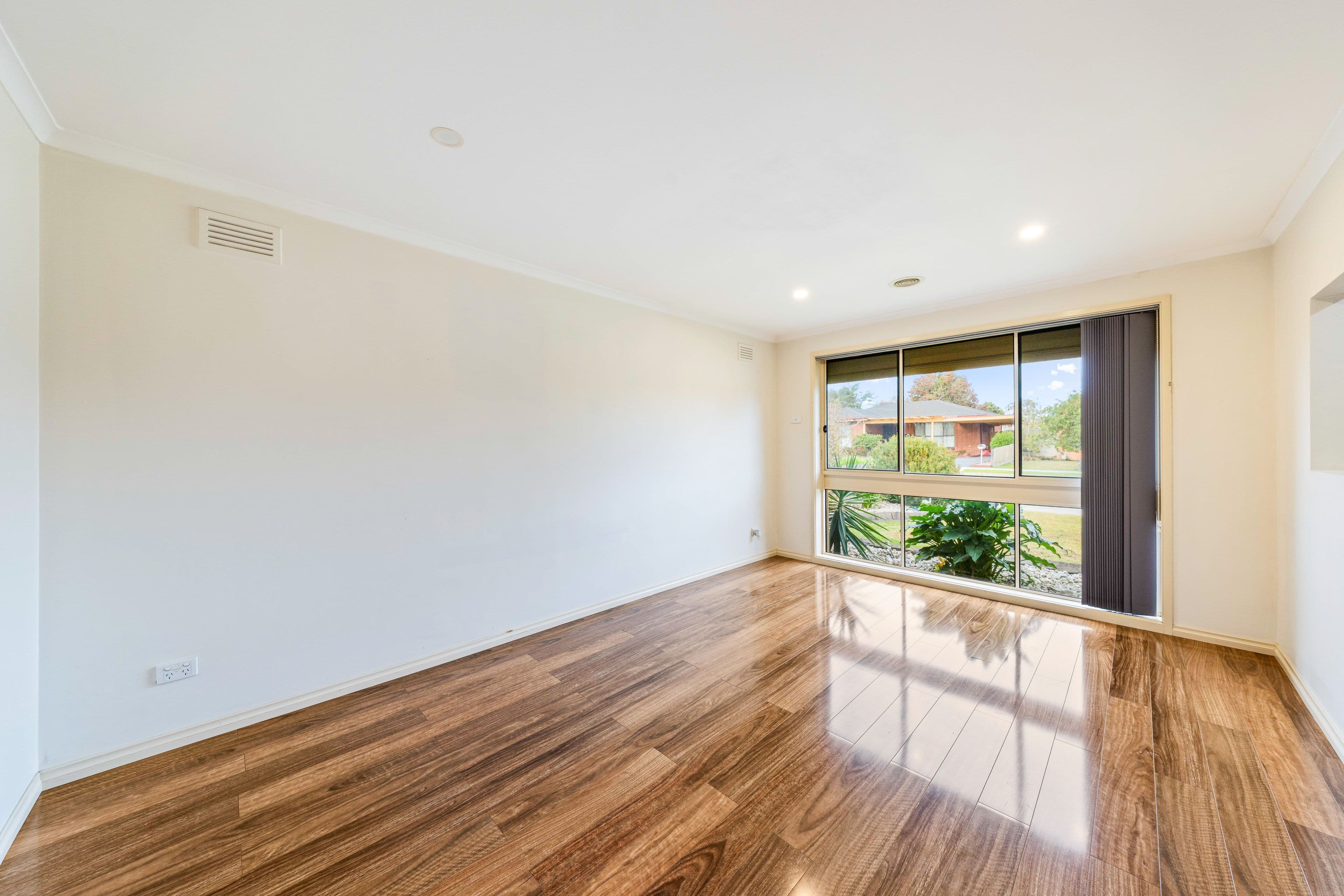 11 Clairmont Avenue, Cranbourne VIC 3977, Cranbourne - Thumbnail 3