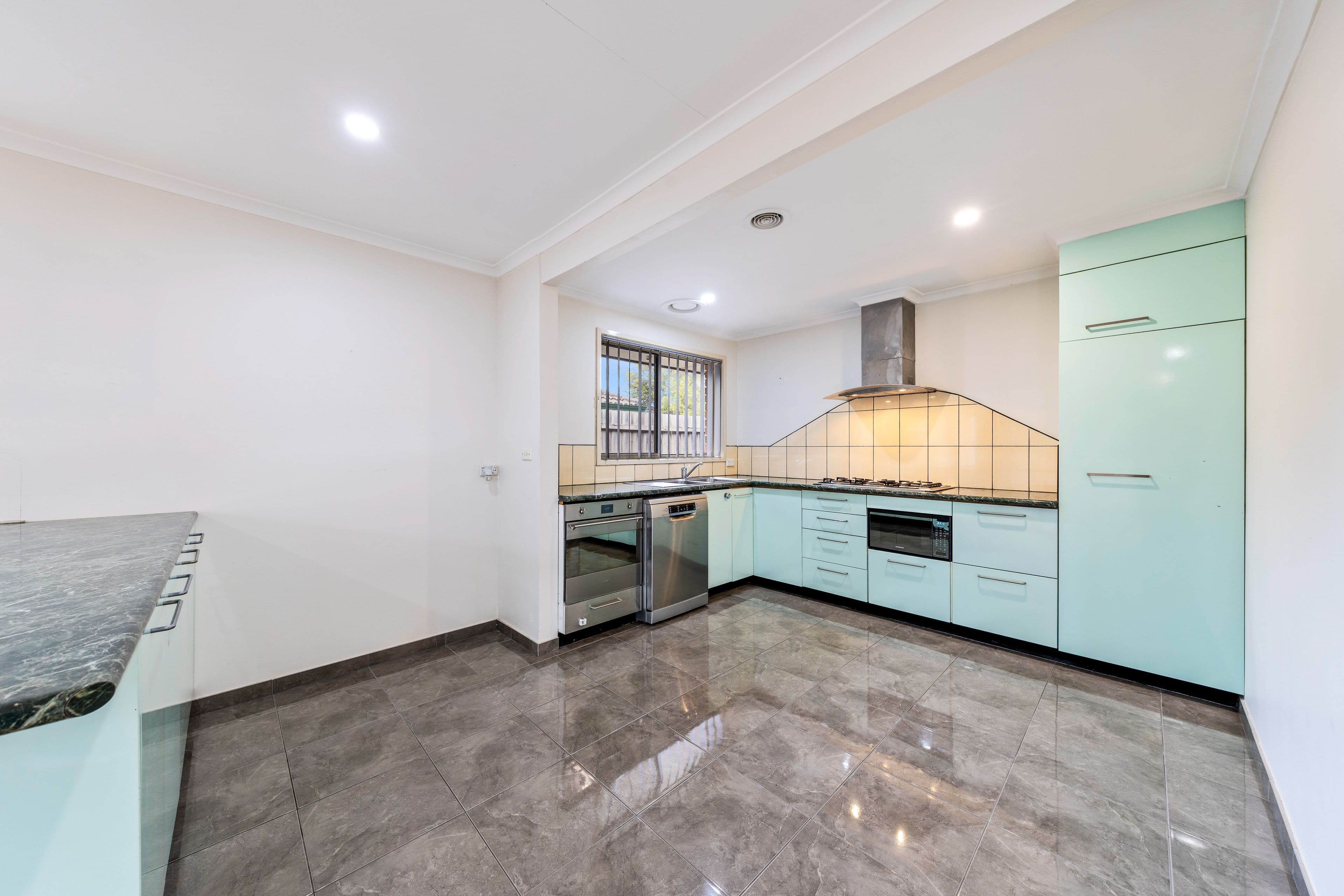11 Clairmont Avenue, Cranbourne VIC 3977, Cranbourne - Thumbnail 8