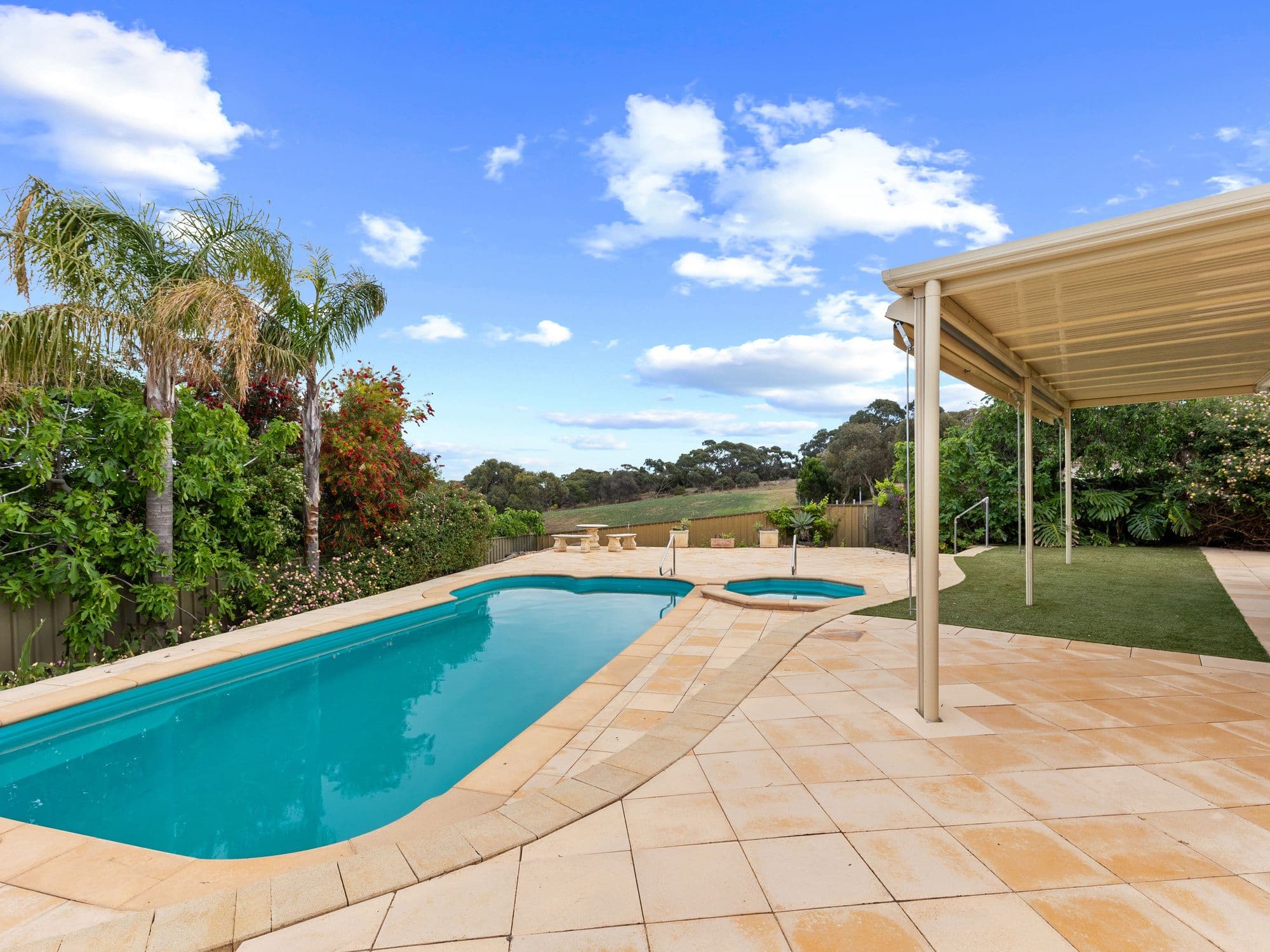 6 Duntroon Close, Hallett Cove SA 5158, Hallett Cove - Thumbnail 2