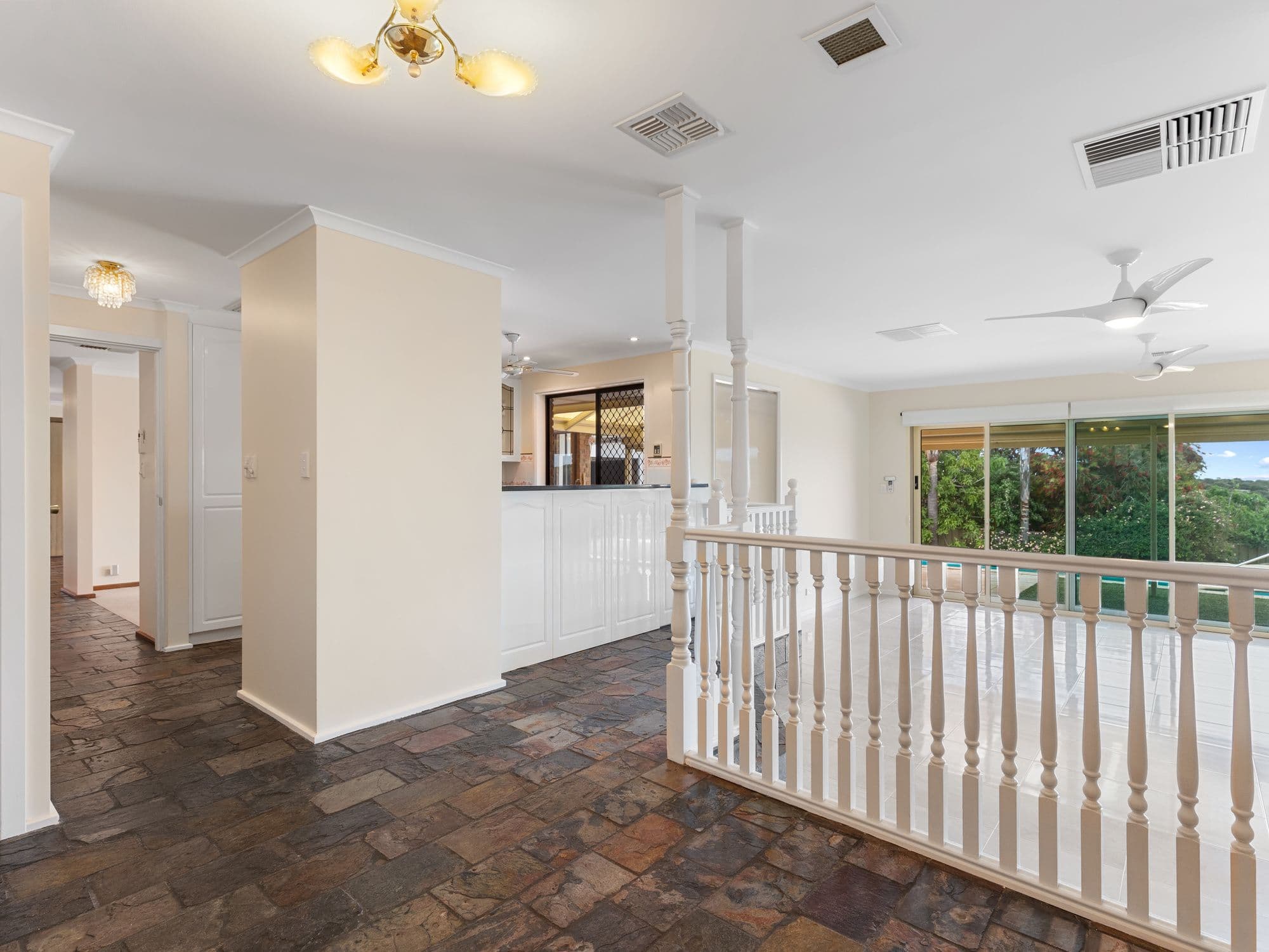 6 Duntroon Close, Hallett Cove SA 5158, Hallett Cove - Thumbnail 7