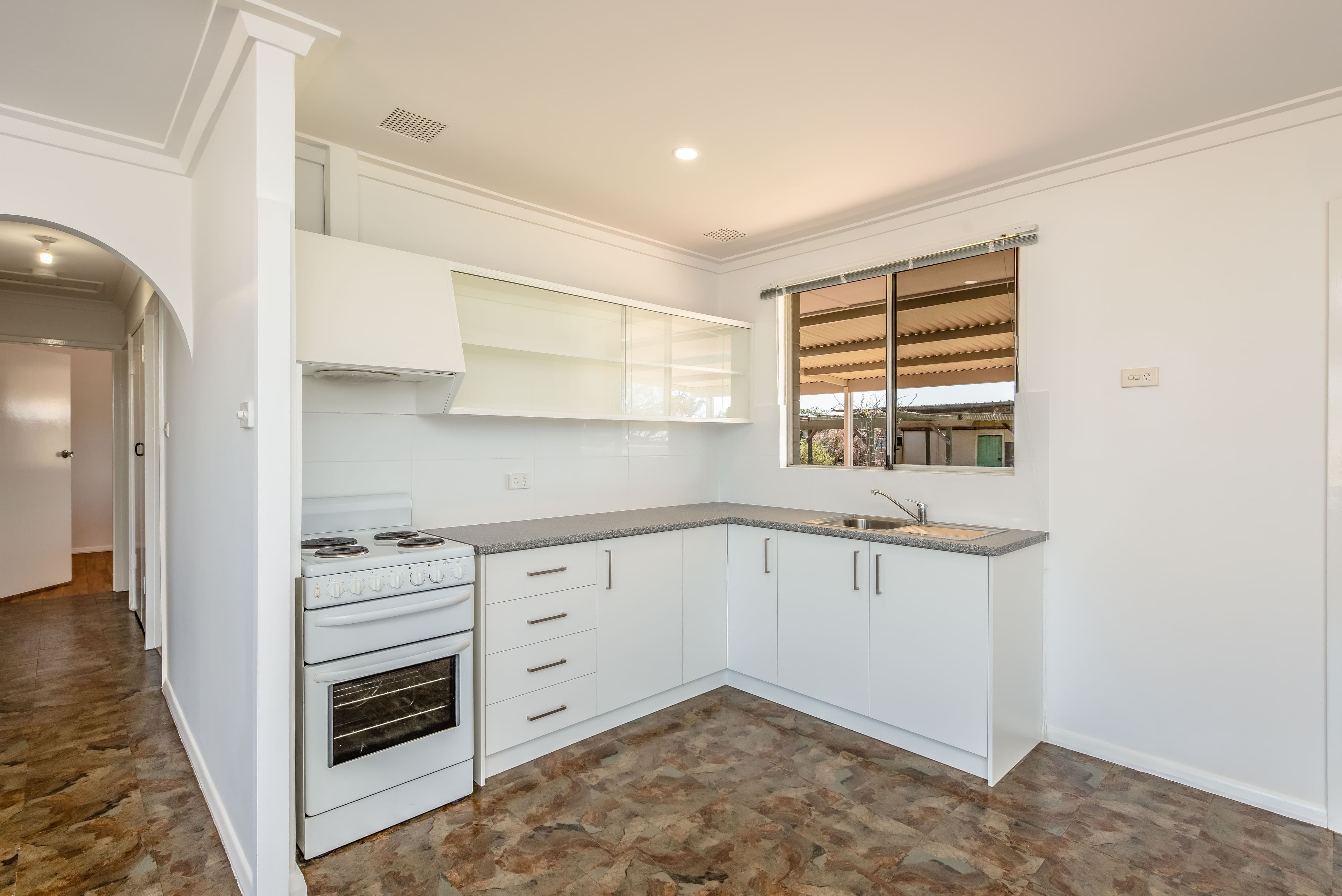 217 Fourth Street, Wonthella WA 6530, Wonthella - Thumbnail 2