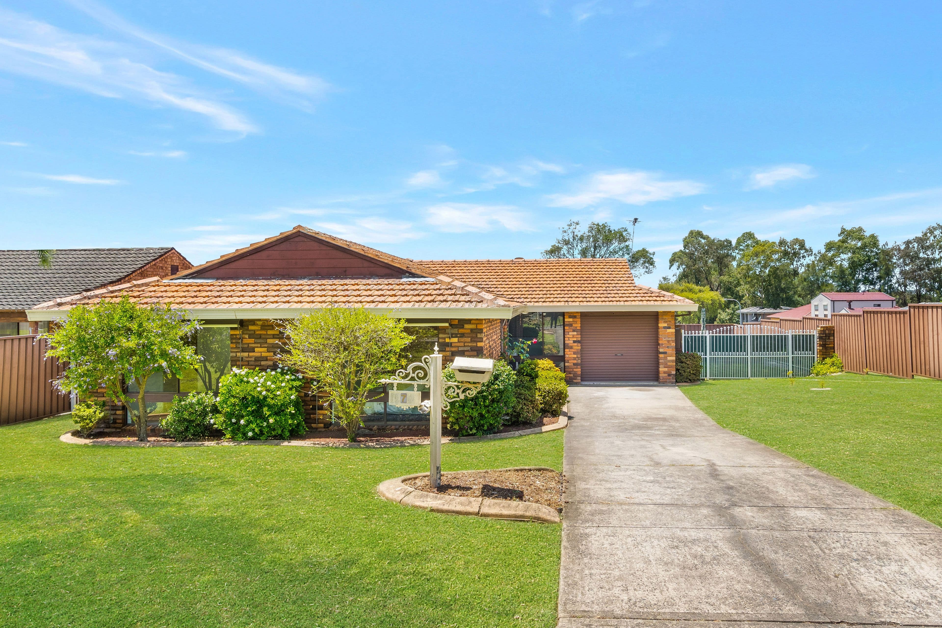 7 Loxton Place, Bossley Park NSW 2176, Bossley Park - Thumbnail 2