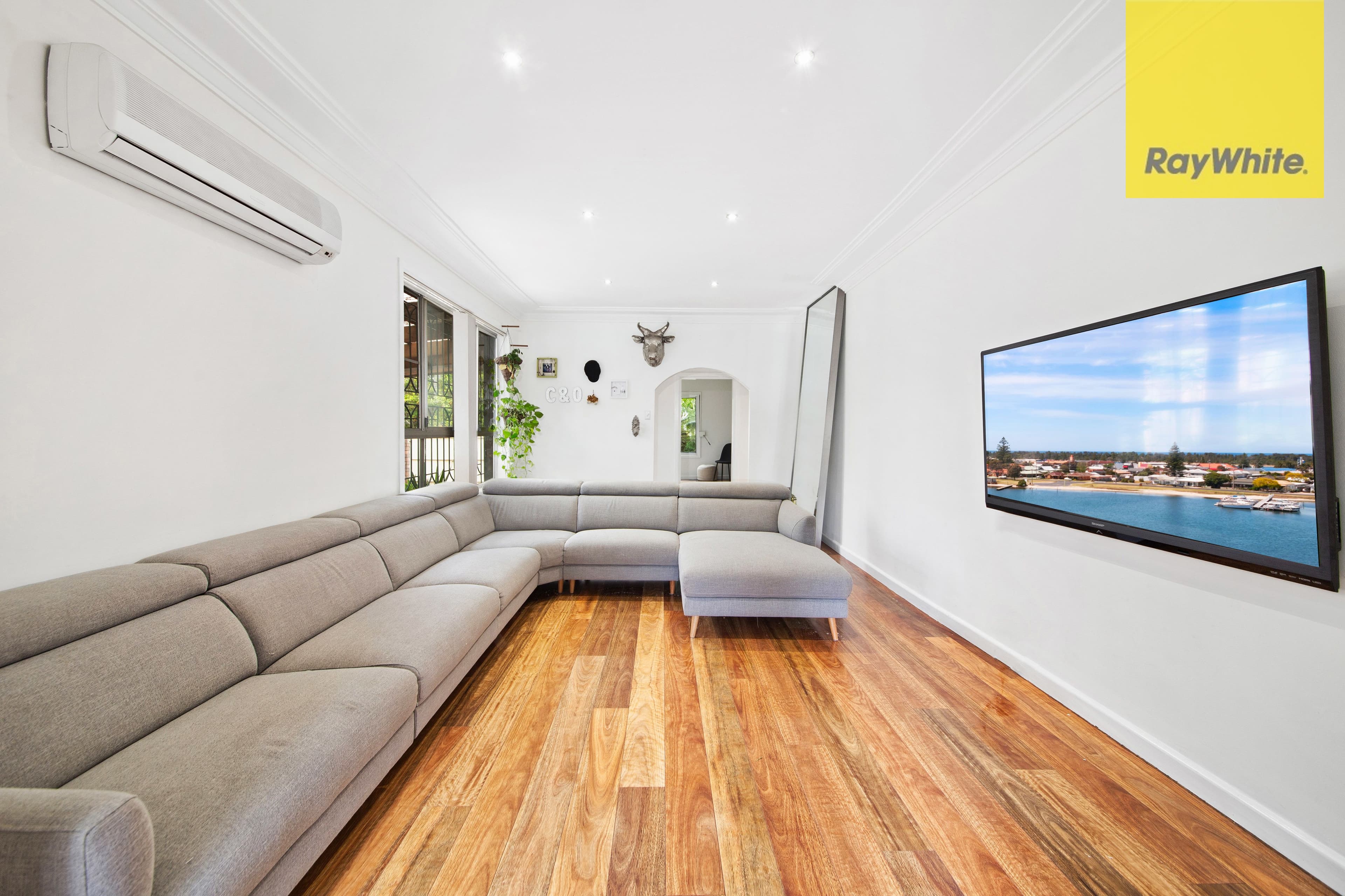 40 Captain Cook Drive, Caringbah - Thumbnail 2