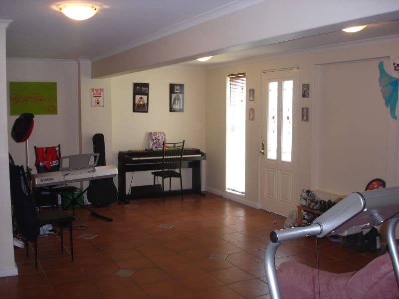 11  Beaumaris Street, BELLBIRD PARK QLD 4300, Bellbird Park - Thumbnail 2