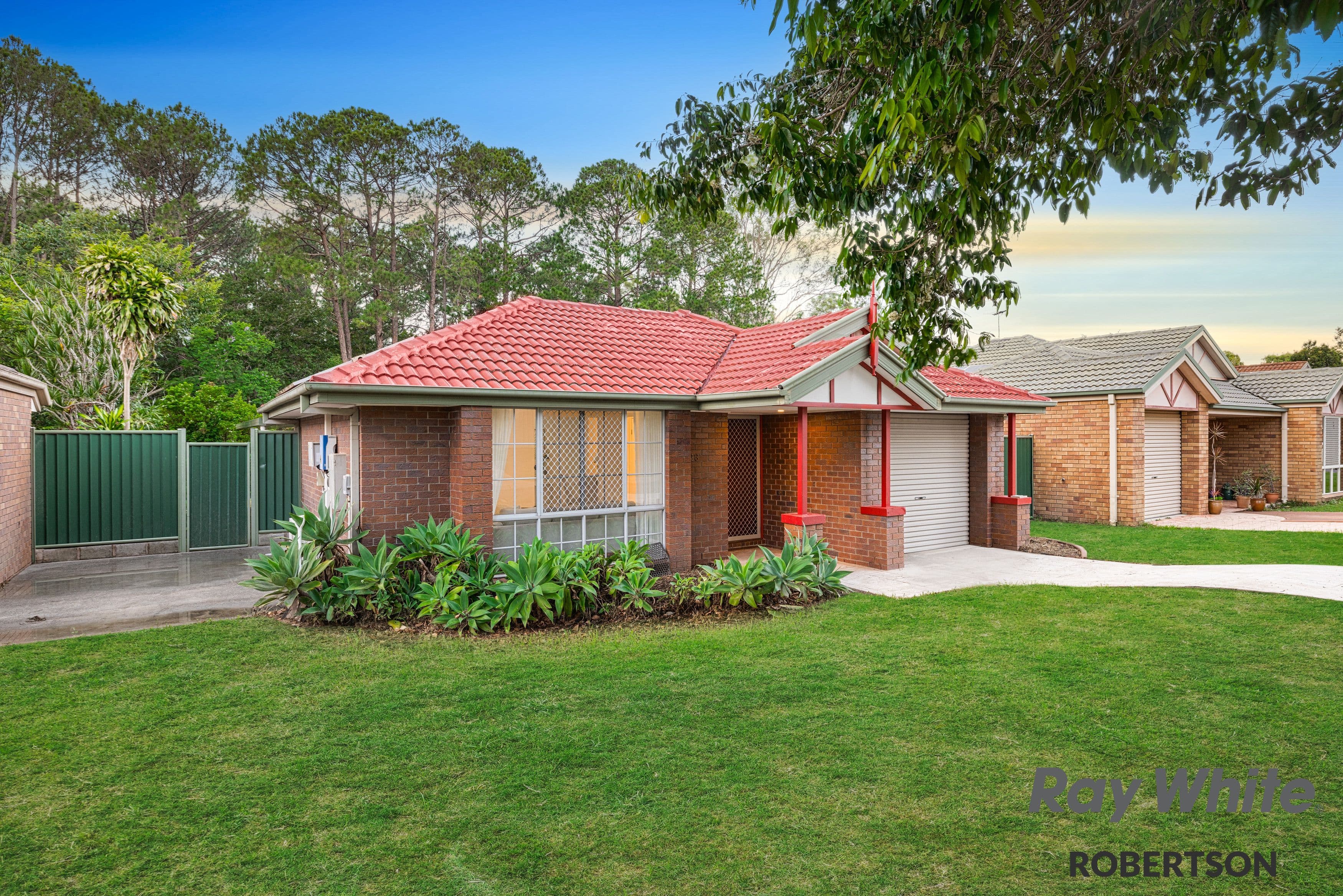 23 Greenlaw Place, Eight Mile Plains QLD 4113, Eight Mile Plains - Thumbnail 2