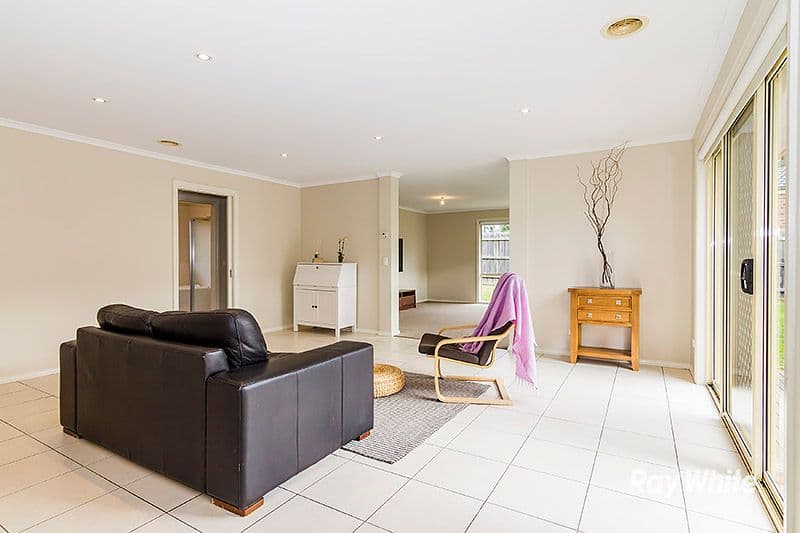 5 Blainroe Crescent, CRANBOURNE VIC 3977, Cranbourne - Thumbnail 3
