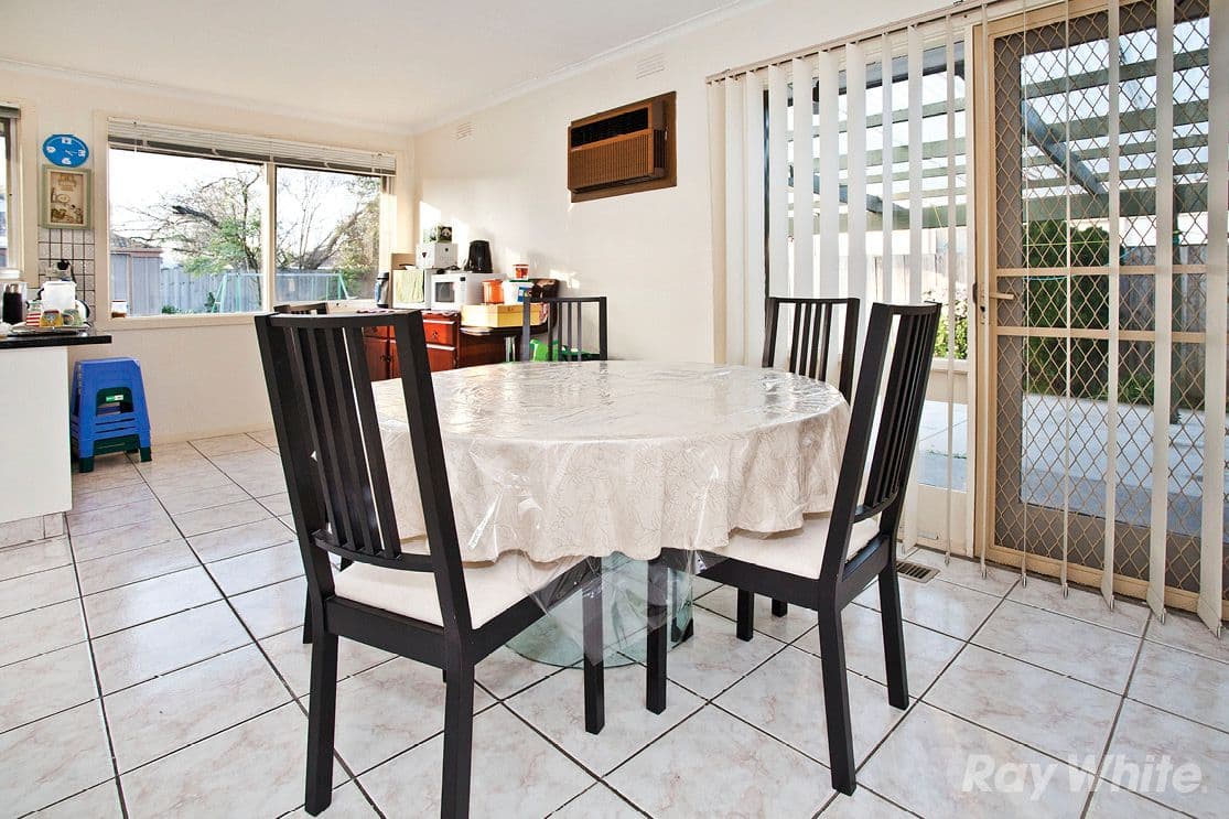 1 Gaynor Crescent, GLEN WAVERLEY VIC 3150, Glen Waverley - Thumbnail 4