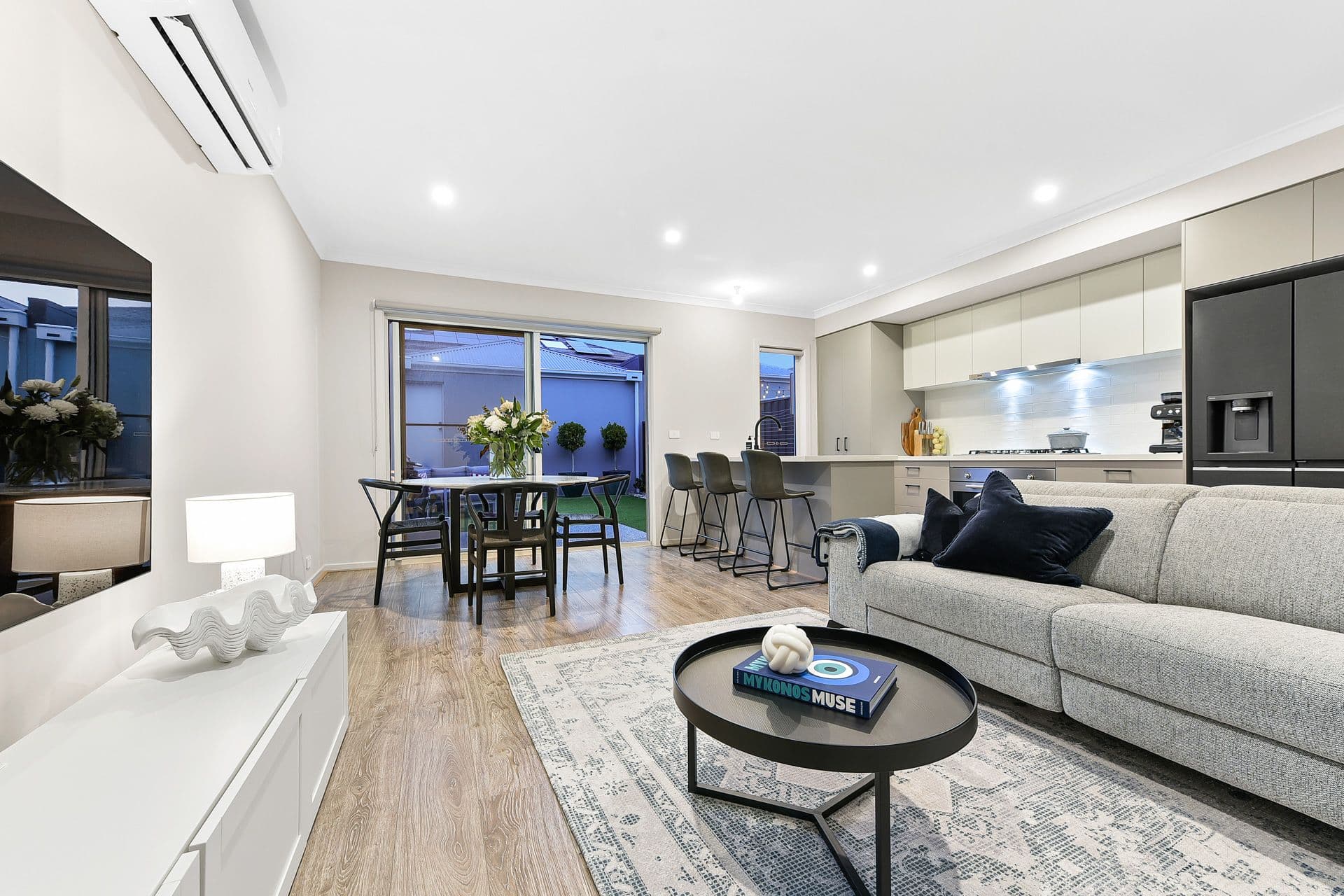 184 Carnival Boulevard, Berwick VIC 3806, Berwick - Thumbnail 2