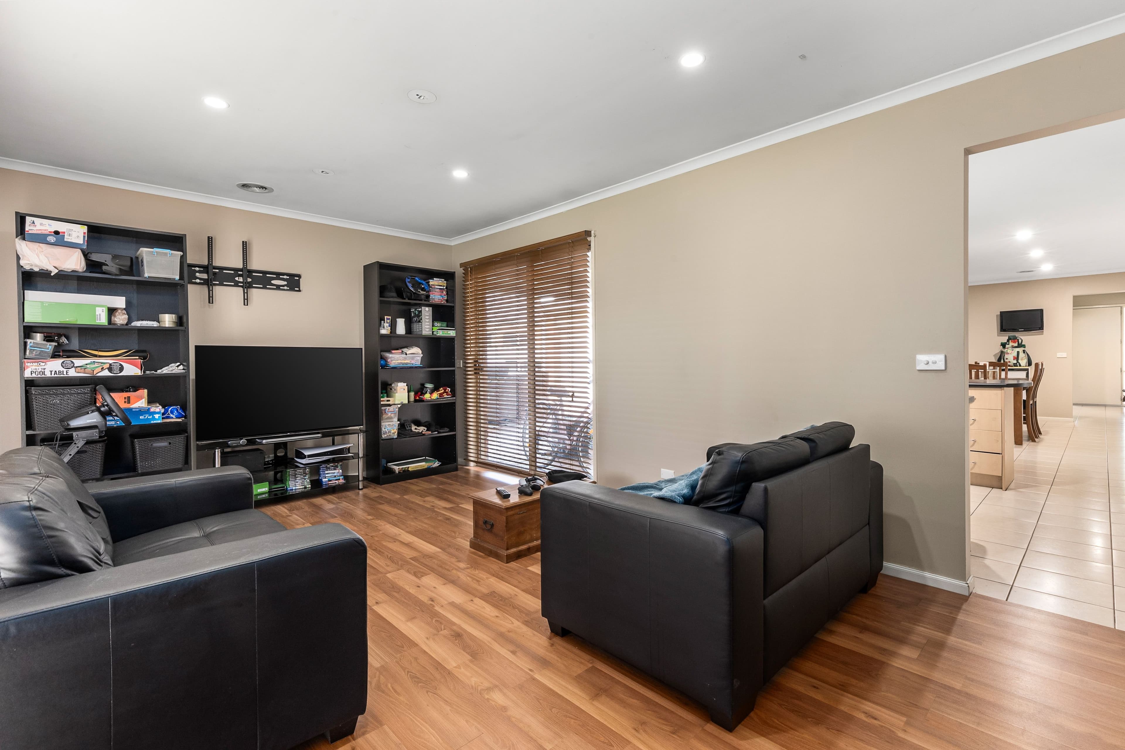 17 Pine Valley Rise, Craigieburn VIC 3064, Craigieburn - Thumbnail 3