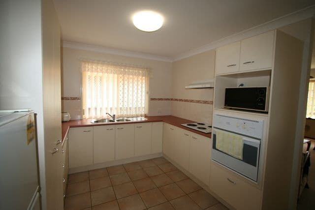 121  Whites Road, MANLY WEST QLD 4179, Manly West - Thumbnail 2