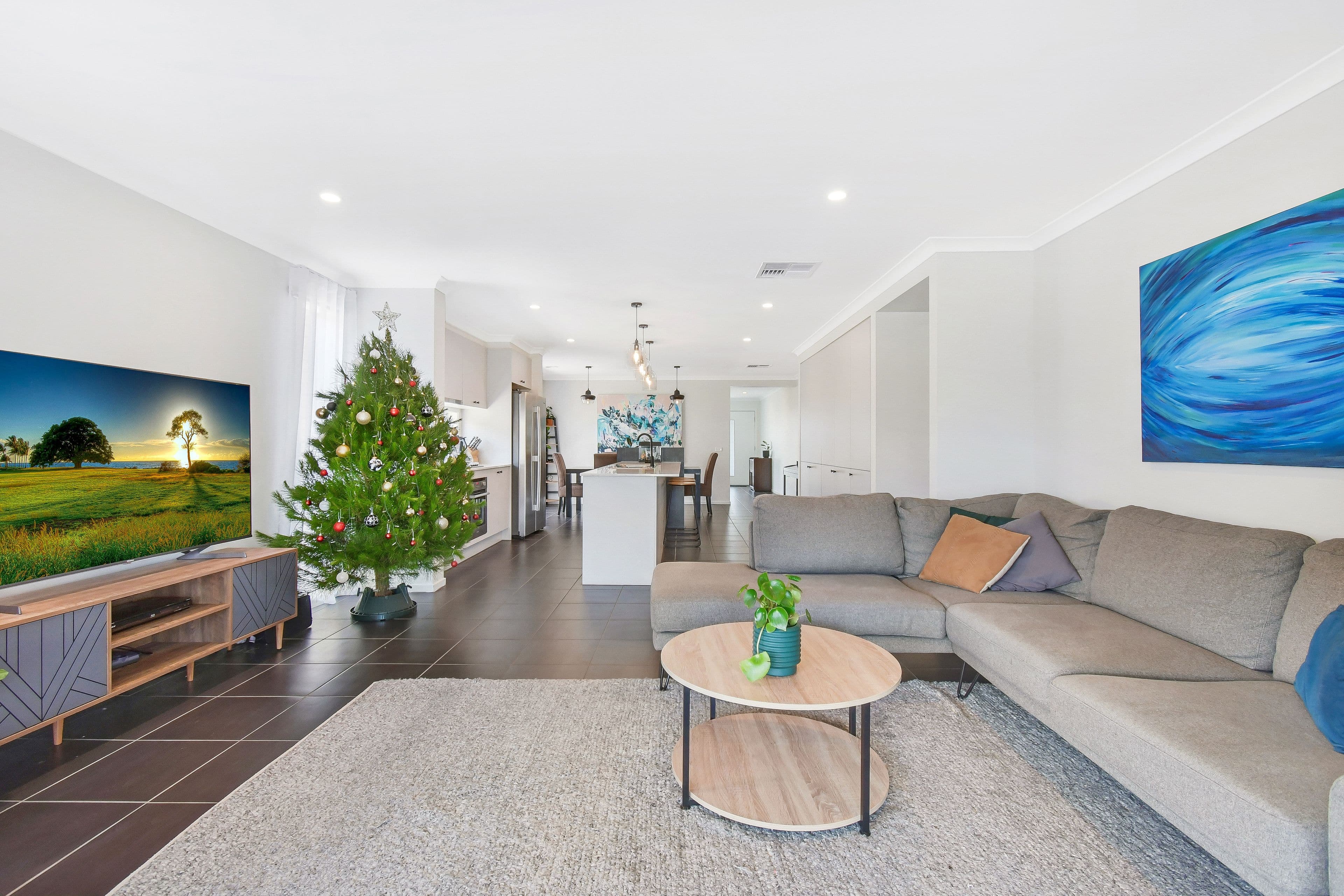 10 Warbler Street, Pakenham VIC 3810, Pakenham - Thumbnail 2