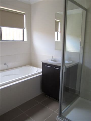 111 Golf View Drive, Craigieburn VIC 3064, Craigieburn - Thumbnail 2