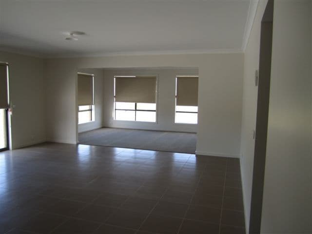 111 Golf View Drive, Craigieburn VIC 3064, Craigieburn - Thumbnail 4