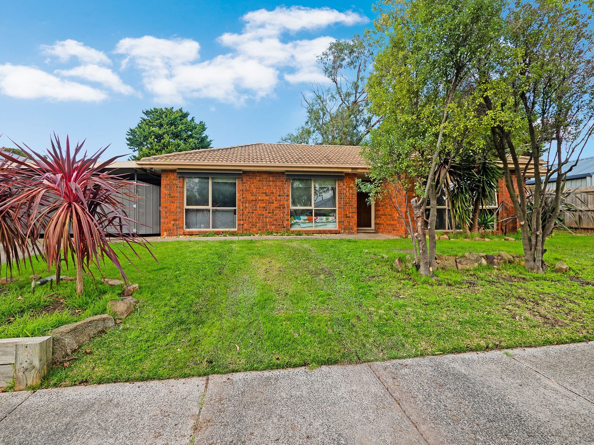 6 Caroline Crescent, Cranbourne West VIC 3977, Cranbourne West - Thumbnail 2