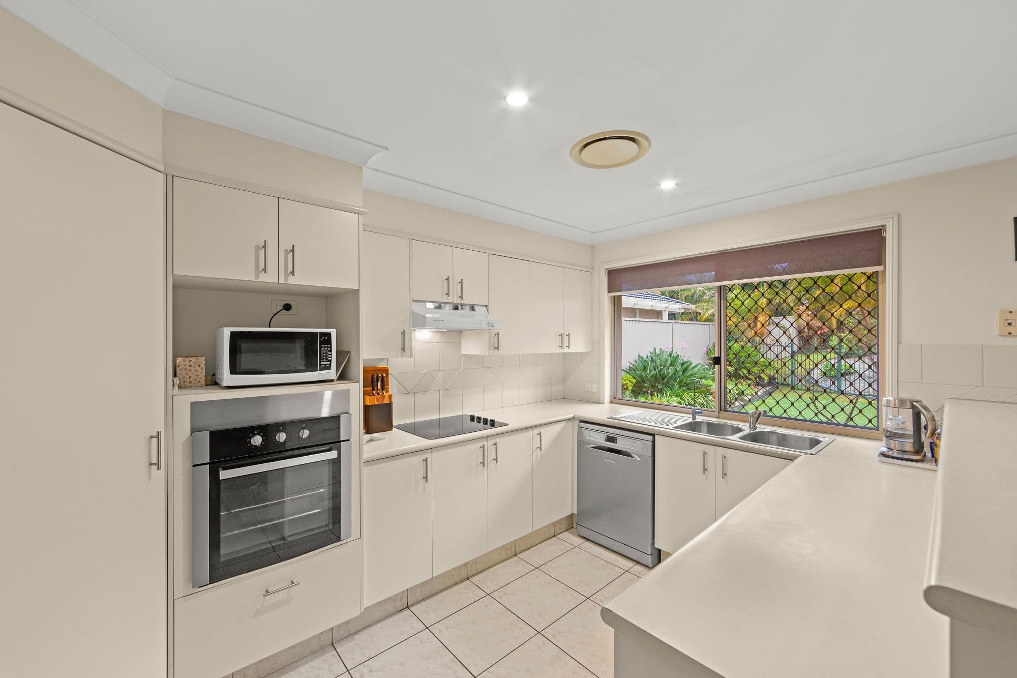16 Desert Falls Crescent, Parkwood QLD 4214, Parkwood - Thumbnail 5