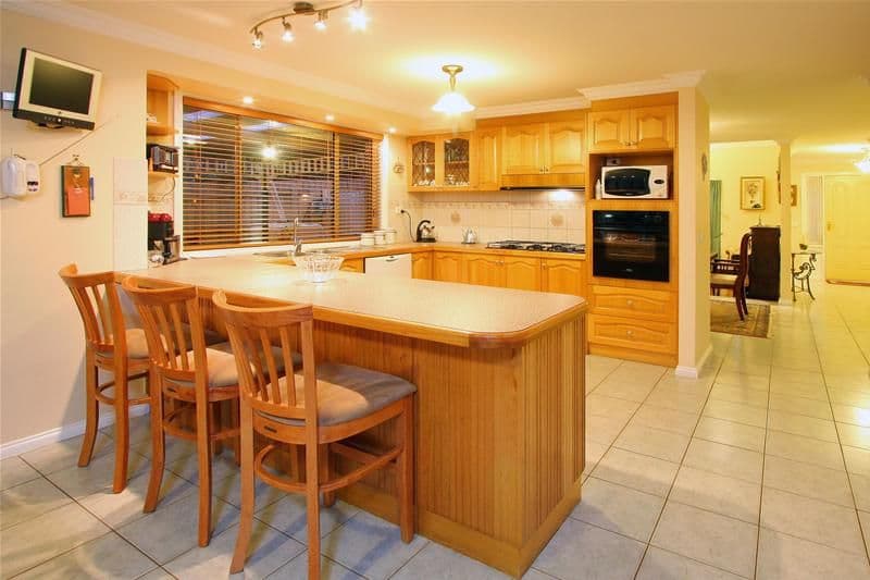 210 Blossom Park Drive, MILL PARK VIC 3082, Mill Park - Thumbnail 4