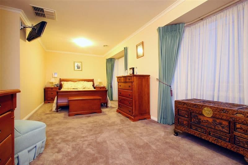 210 Blossom Park Drive, MILL PARK VIC 3082, Mill Park - Thumbnail 6