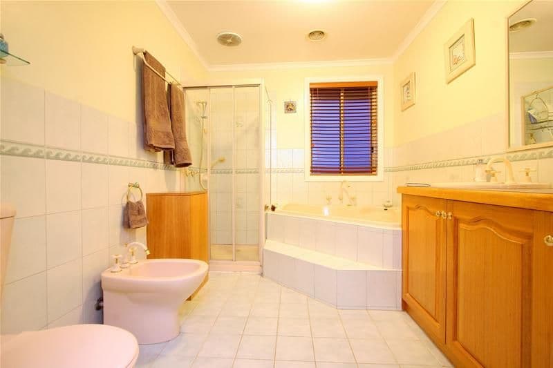 210 Blossom Park Drive, MILL PARK VIC 3082, Mill Park - Thumbnail 7