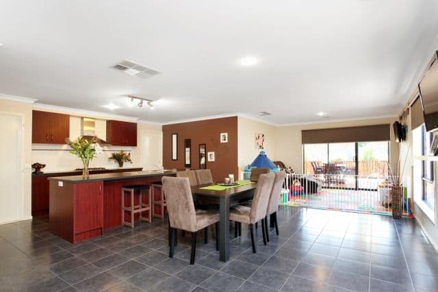 2 Amadeus Street, WYNDHAM VALE VIC 3024, Wyndham Vale - Thumbnail 4
