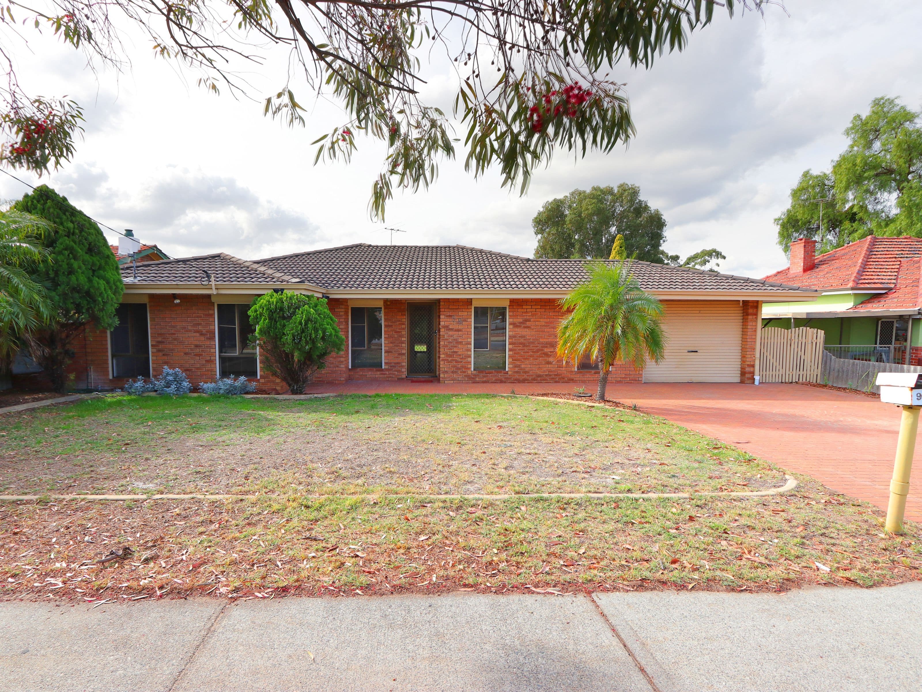 98 Railway Parade, Queens Park WA 6107, Queens Park - Image 1