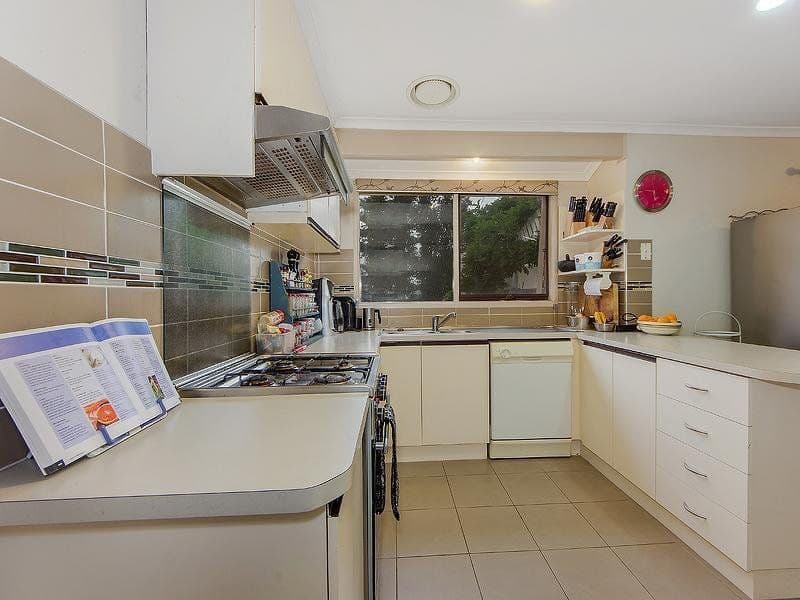 2 Regis Close, Werribee VIC 3030, Werribee - Thumbnail 2