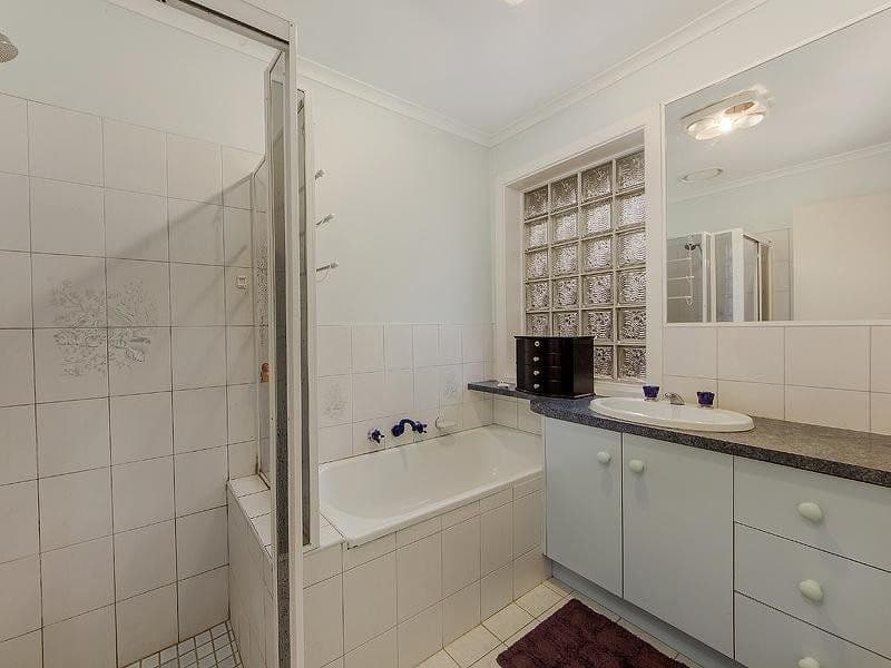 2 Regis Close, Werribee VIC 3030, Werribee - Thumbnail 3