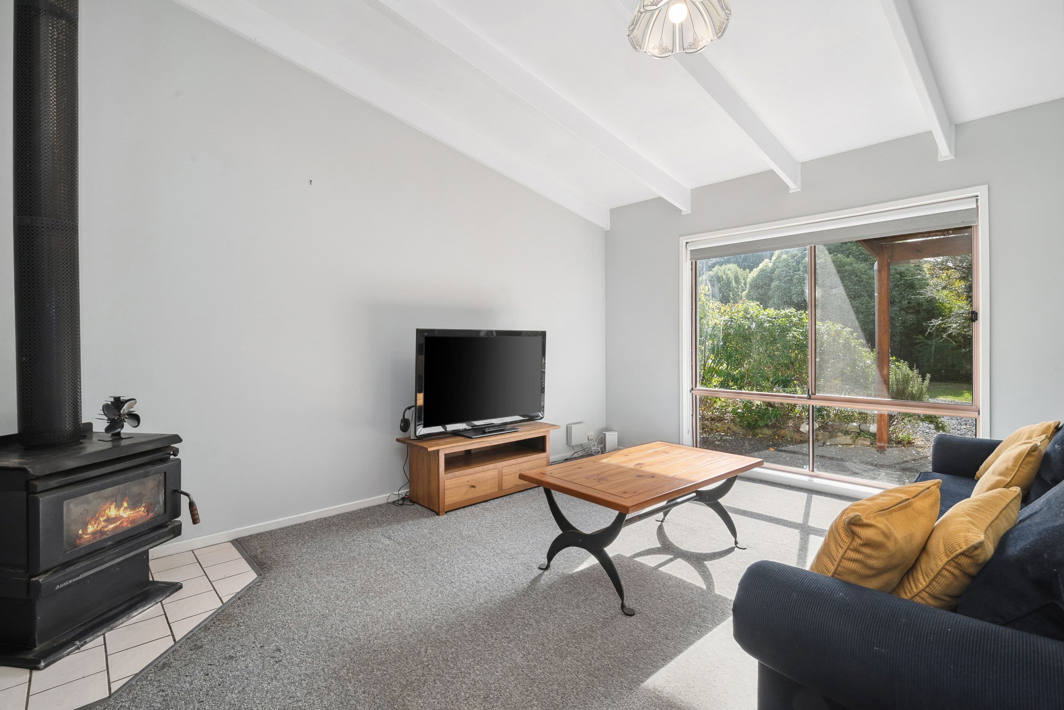11 Barbara Street, Woodend VIC 3442, Woodend - Thumbnail 7