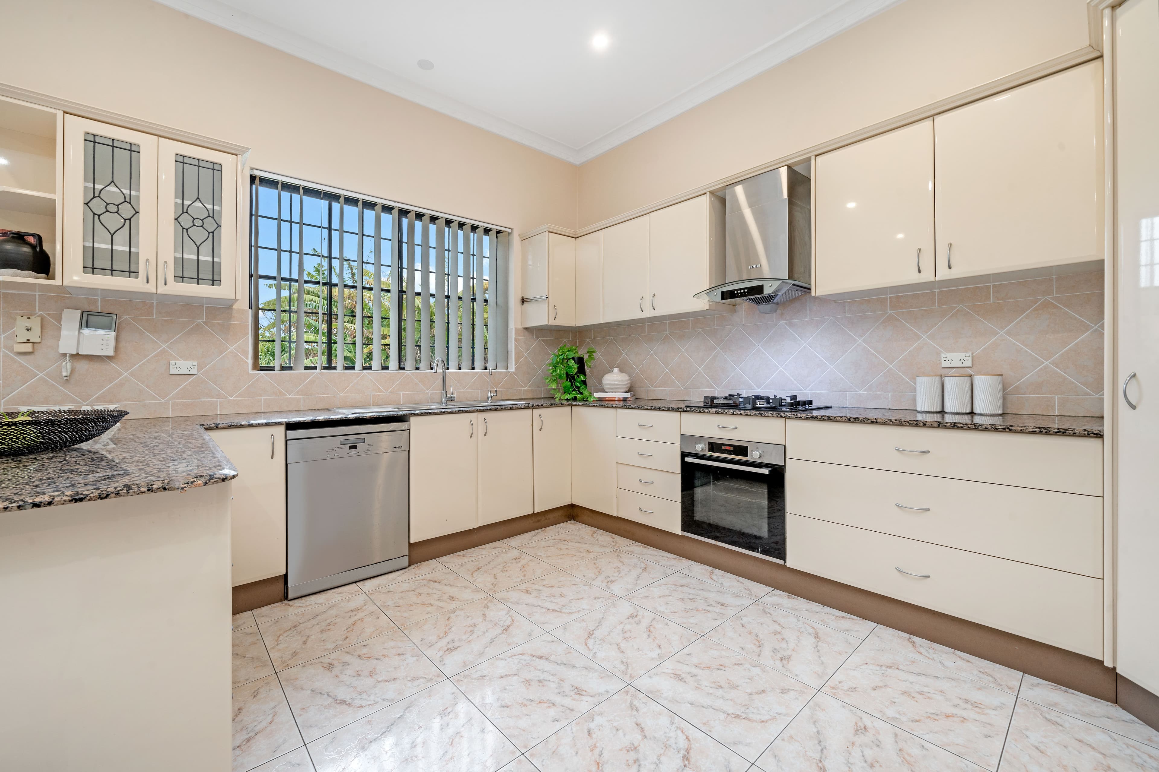 2 Carrington Avenue, Mortdale NSW 2223, Mortdale - Thumbnail 5