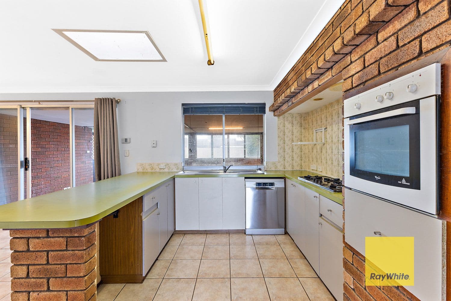 32 Greenough Way, Gosnells WA 6110, Gosnells - Thumbnail 2