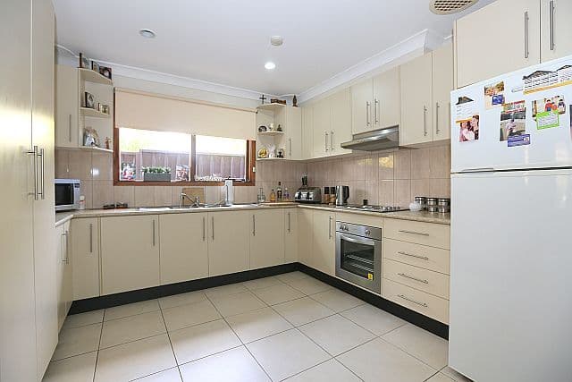 10 Crucie Avenue, BASS HILL NSW 2197, Bass Hill - Thumbnail 4