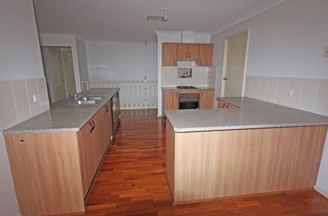 135 ENGLORIE PARK Drive, GLEN ALPINE NSW 2560, Glen Alpine - Thumbnail 2