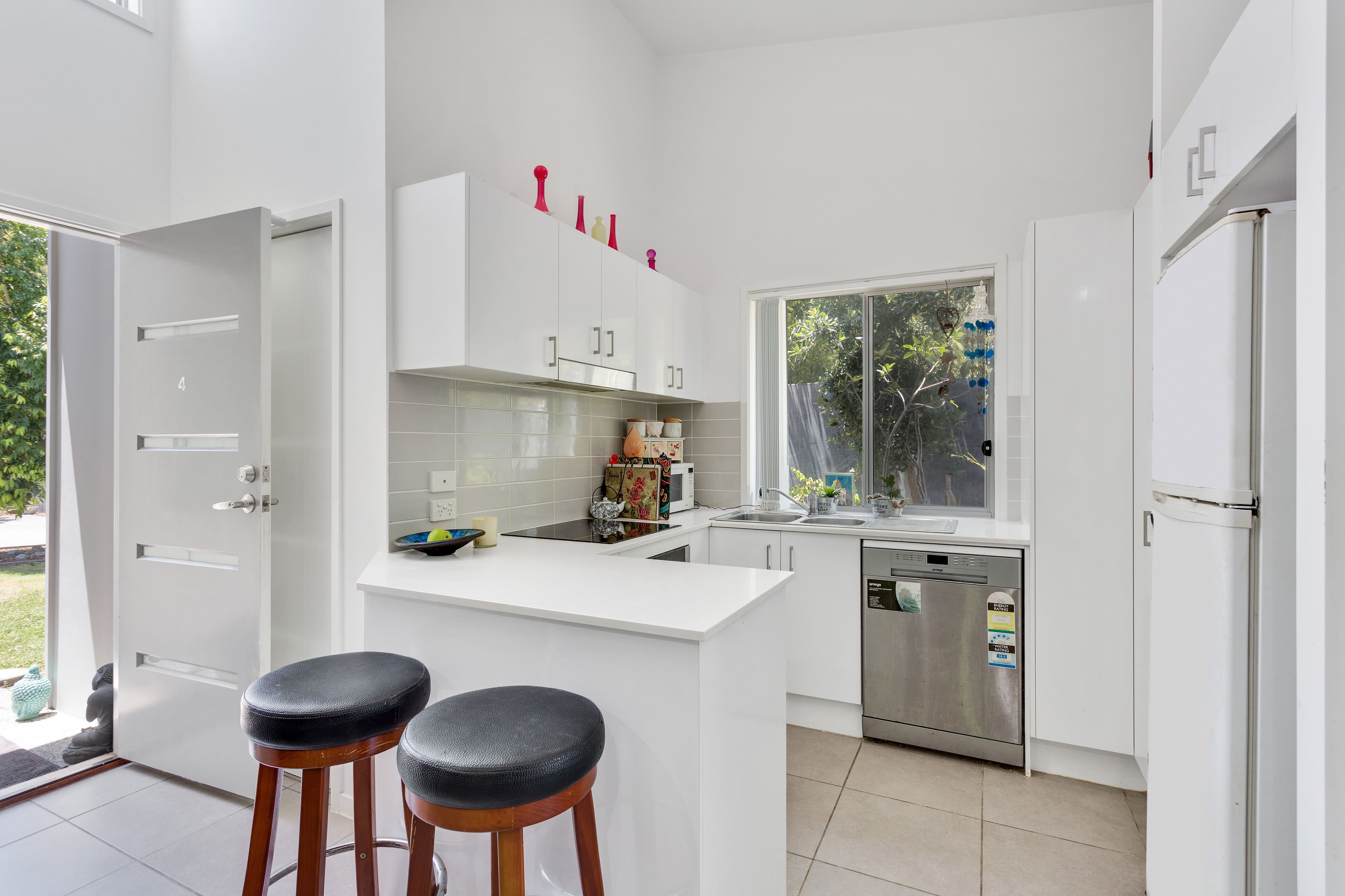 16 Sapphire Place, Elanora QLD 4221, Elanora - Thumbnail 3