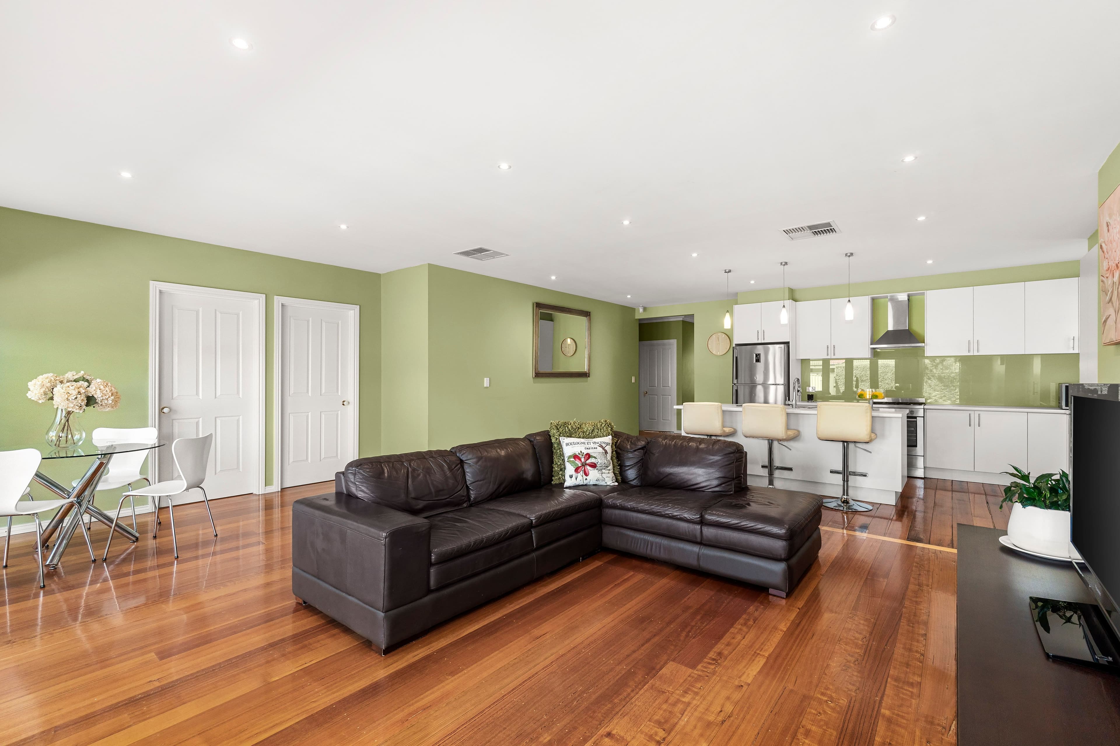 50 Dundee Street, Reservoir VIC 3073, Reservoir - Thumbnail 2
