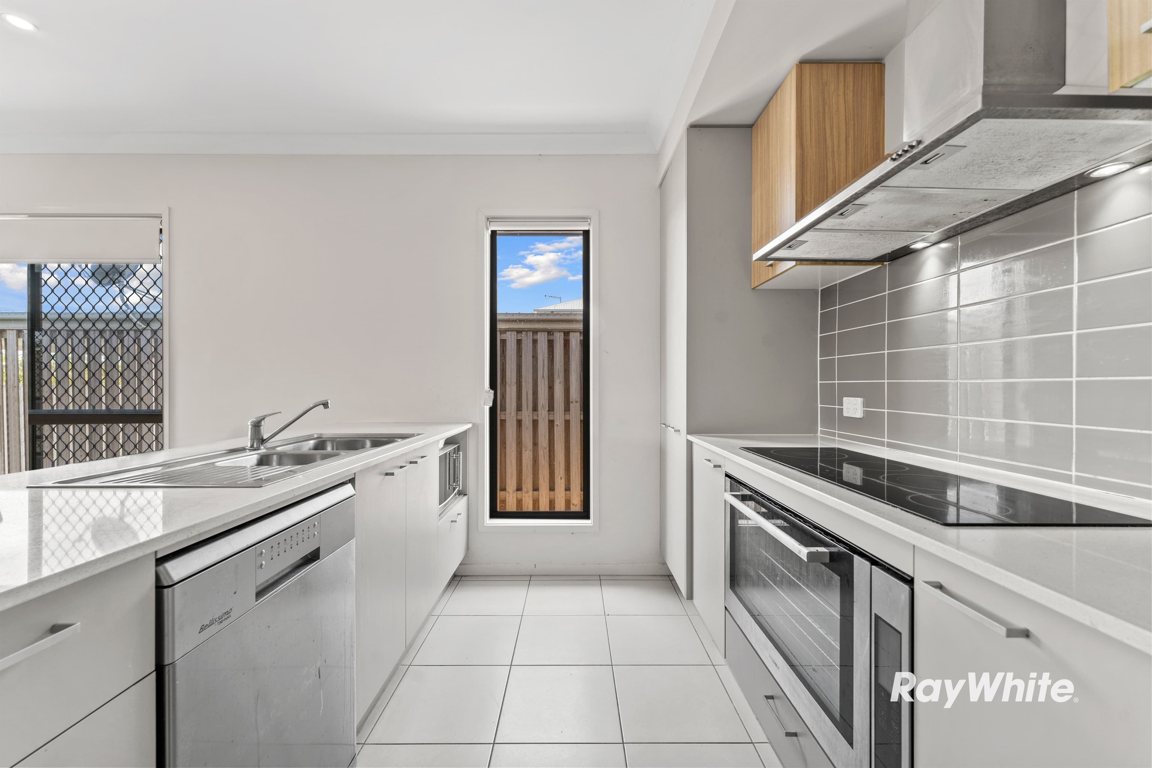 24 Frederick Place, Park Ridge QLD 4125, Park Ridge - Thumbnail 2