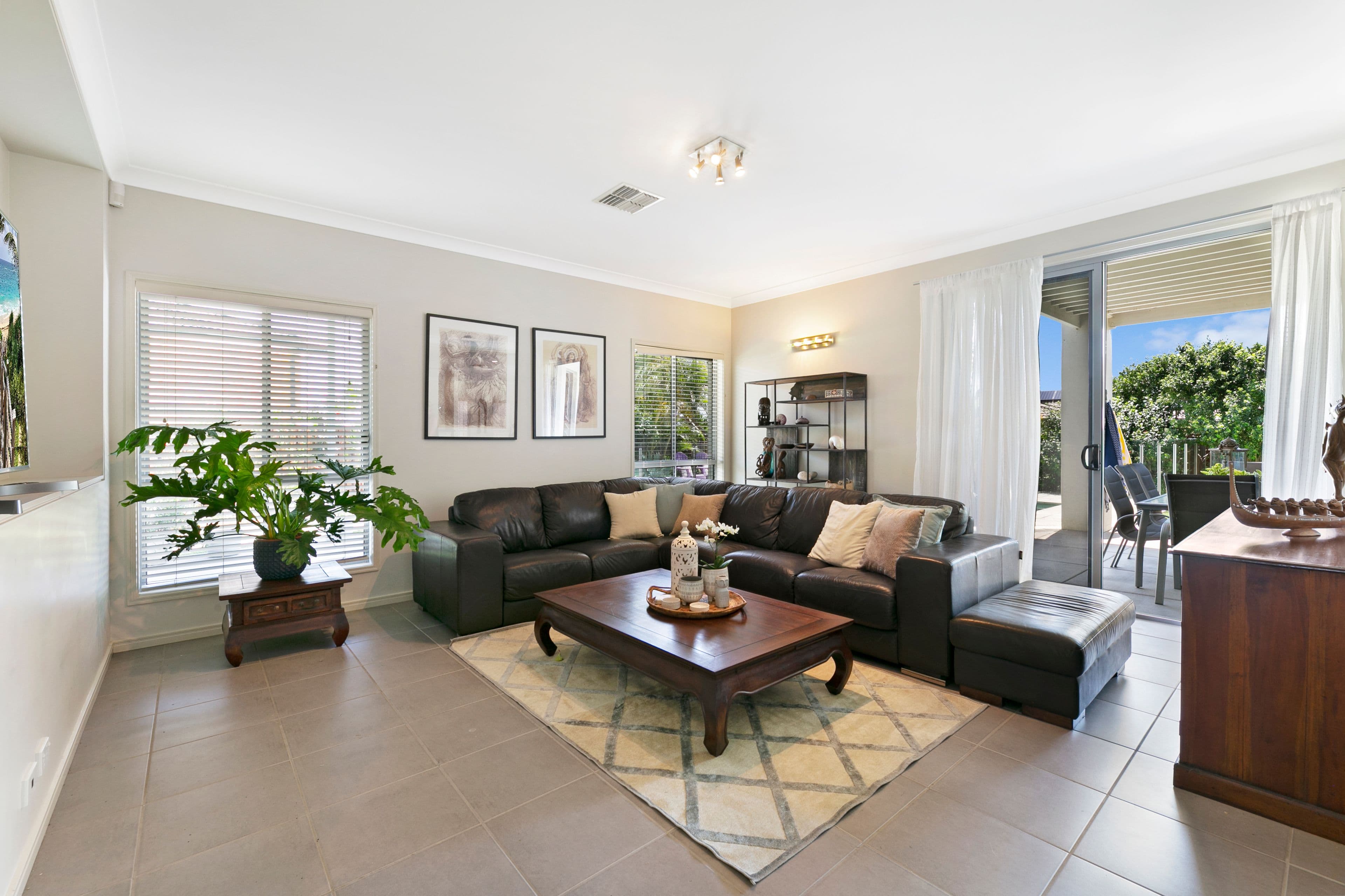22 Codrington Circuit, Pacific Pines QLD 4211, Pacific Pines - Thumbnail 6