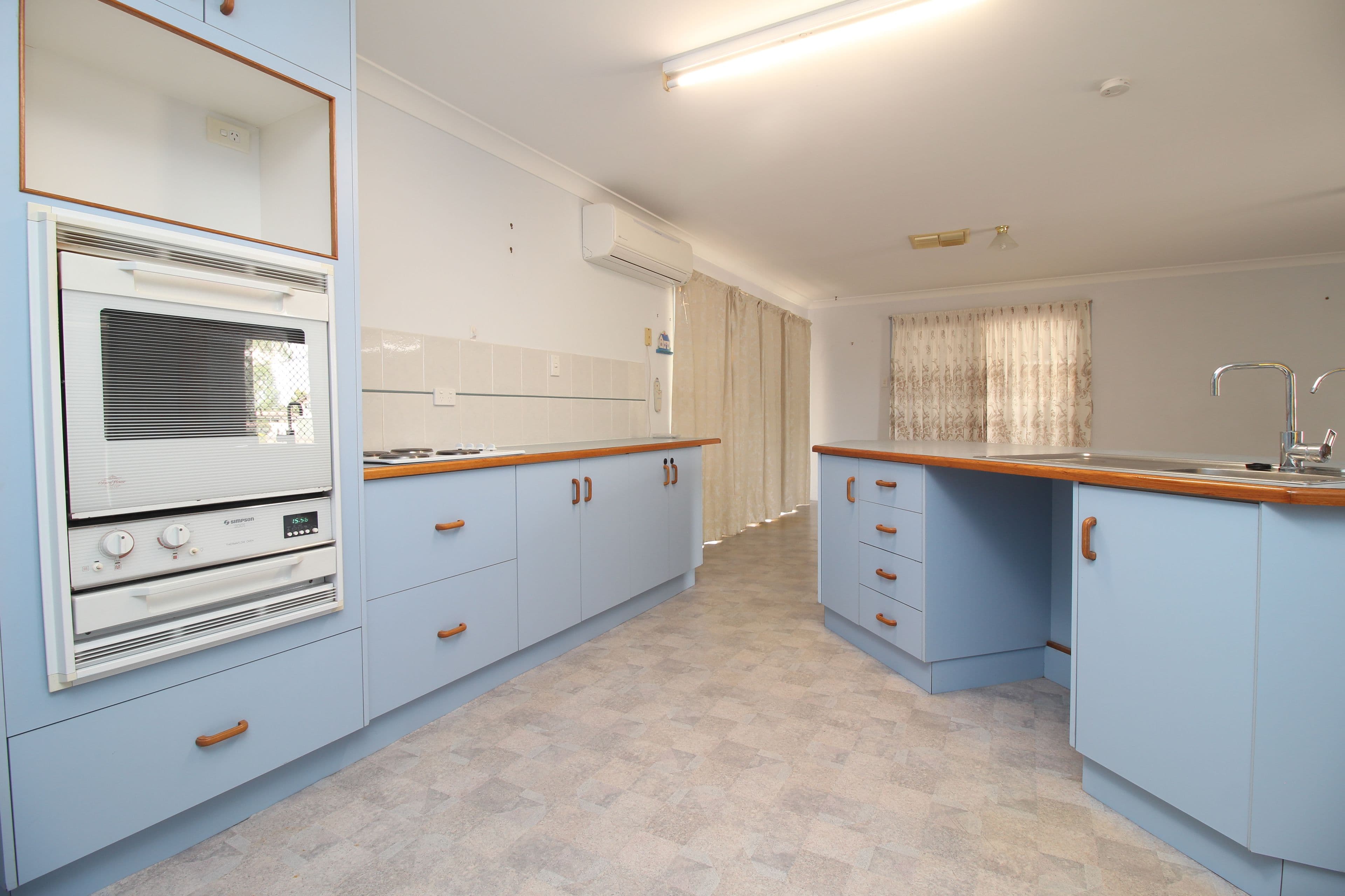 12 Eubar Place, Emerald QLD 4720, Emerald - Thumbnail 2