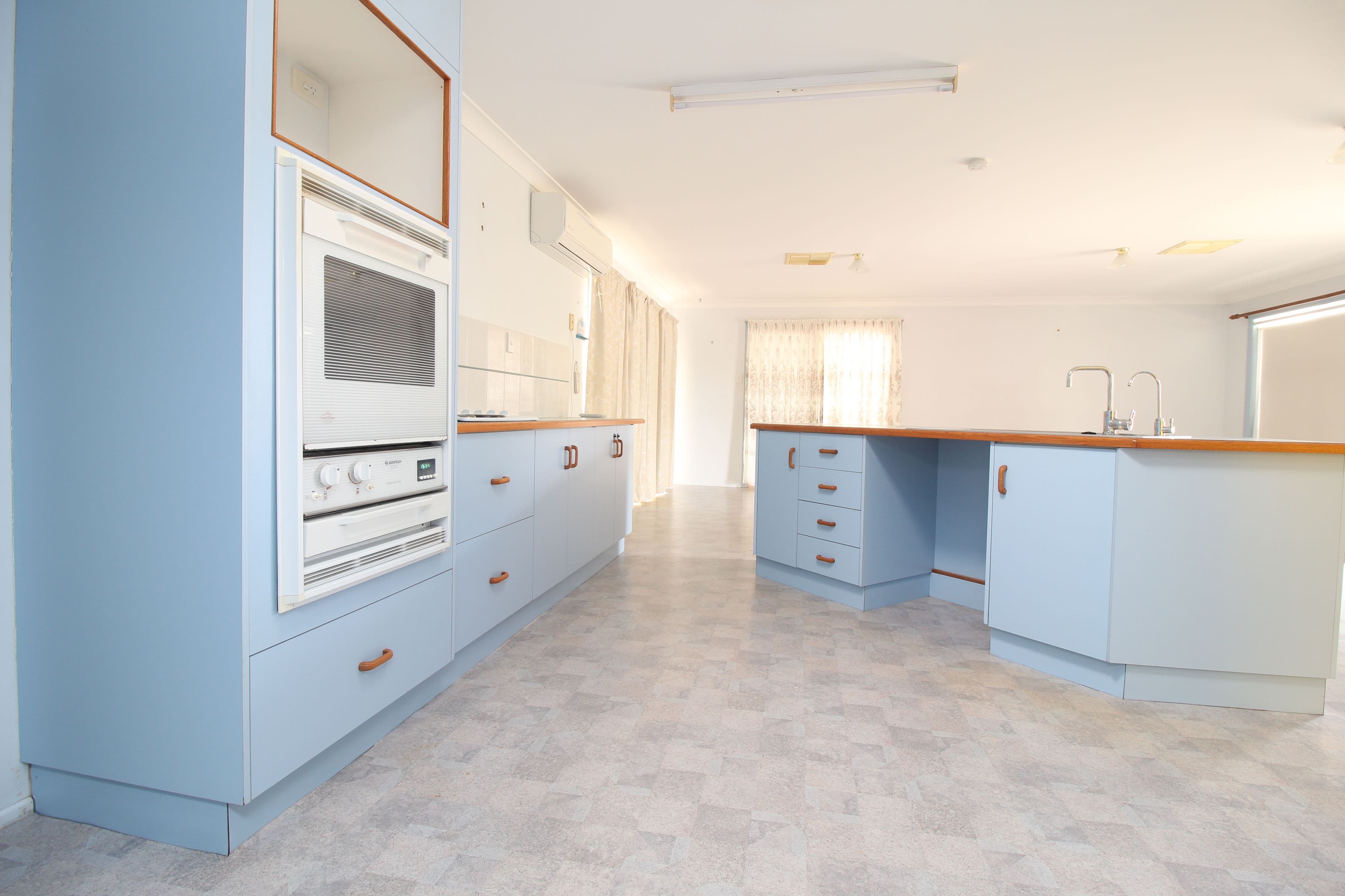 12 Eubar Place, Emerald QLD 4720, Emerald - Thumbnail 4